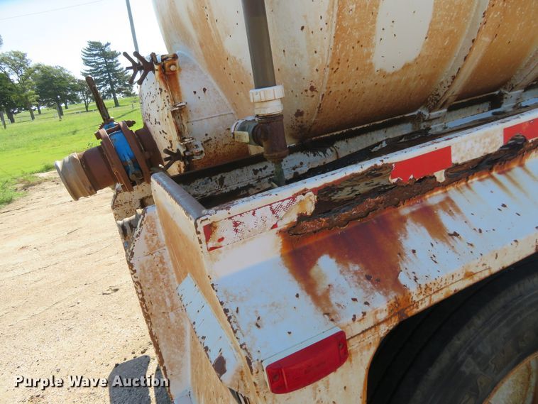 image for item DC0789 2006 Eagle vacuum tank trailer