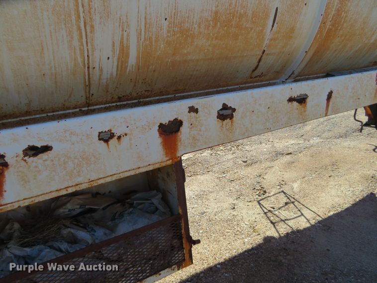 image for item DC0789 2006 Eagle vacuum tank trailer