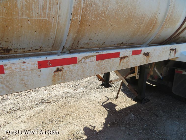 image for item DC0789 2006 Eagle vacuum tank trailer