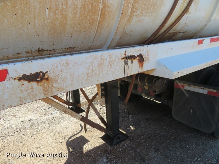 image for item DC0789 2006 Eagle vacuum tank trailer