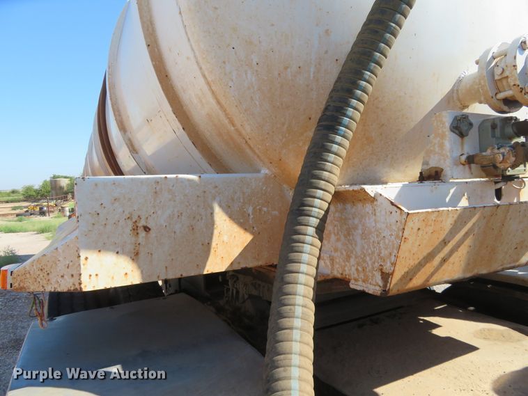 image for item DC0789 2006 Eagle vacuum tank trailer