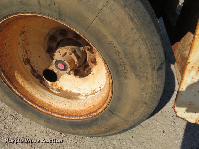 image for item DC0789 2006 Eagle vacuum tank trailer