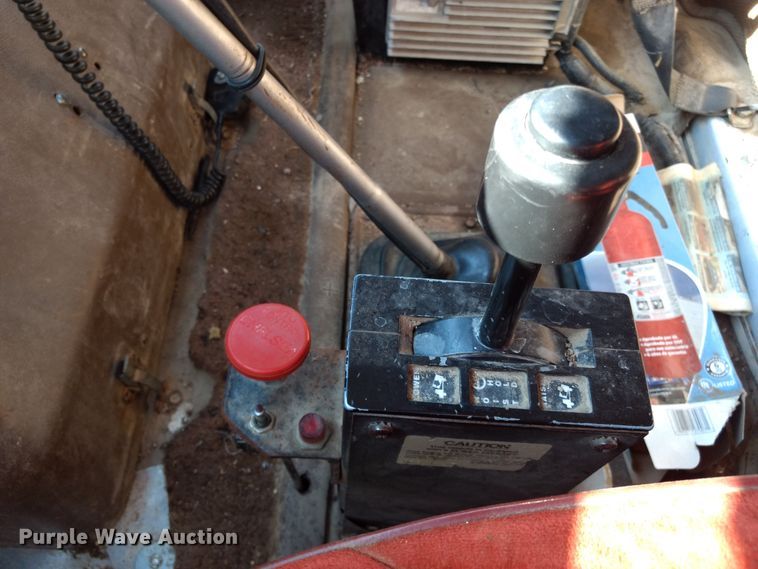 image for item DD4445 1989 International 8300 semi truck