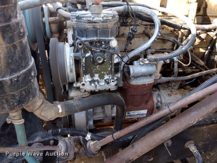 image for item DD4445 1989 International 8300 semi truck