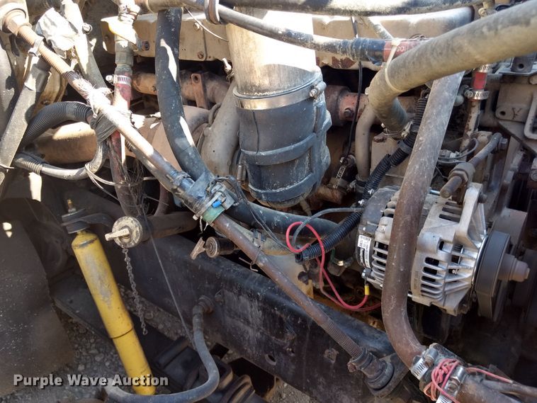 image for item DD4445 1989 International 8300 semi truck