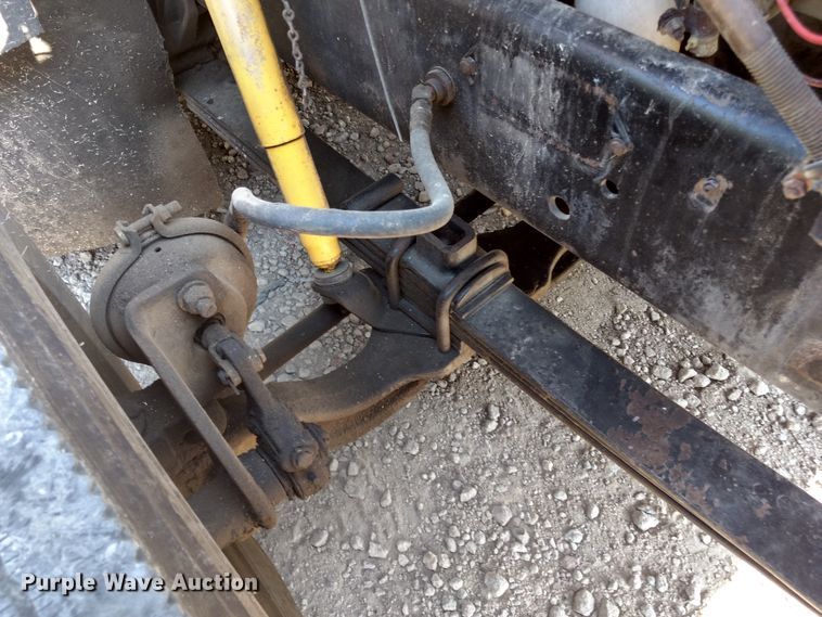 image for item DD4445 1989 International 8300 semi truck