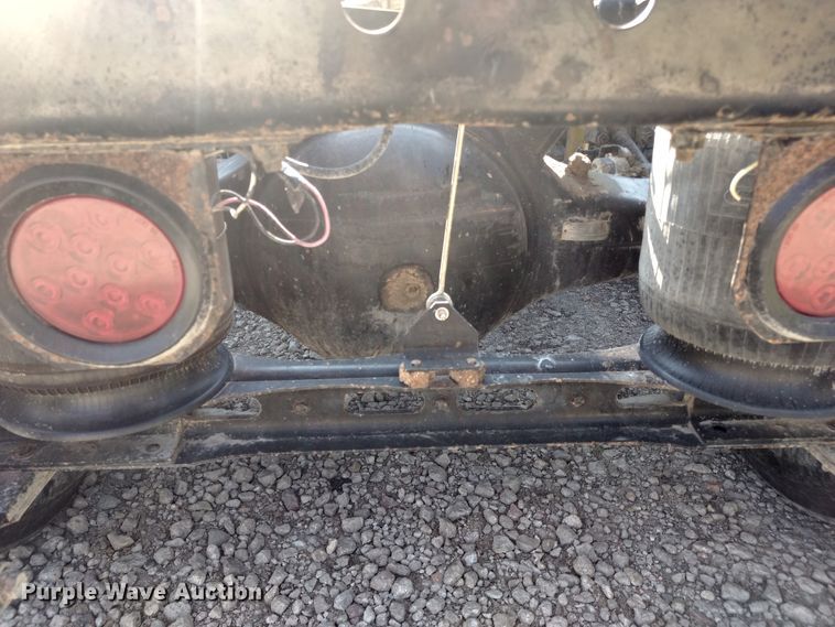 image for item DD4445 1989 International 8300 semi truck