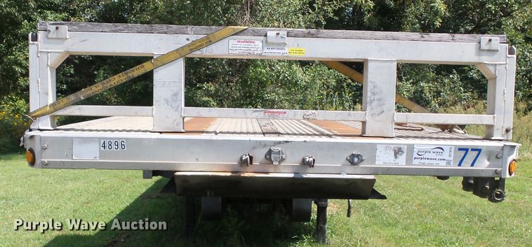 image for item DE7979 2004 Reitnouer 50T drop deck trailer