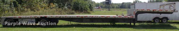 image for item DE7979 2004 Reitnouer 50T drop deck trailer