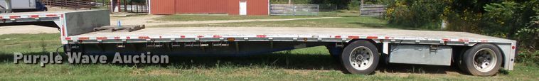 image for item DE7979 2004 Reitnouer 50T drop deck trailer