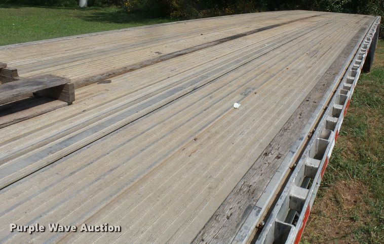 image for item DE7979 2004 Reitnouer 50T drop deck trailer