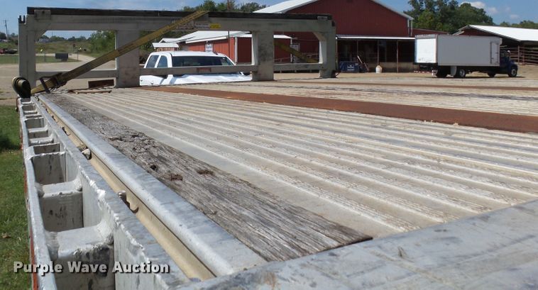 image for item DE7979 2004 Reitnouer 50T drop deck trailer