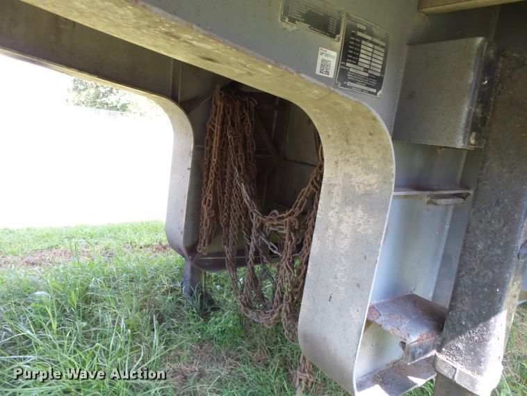 image for item DE7979 2004 Reitnouer 50T drop deck trailer