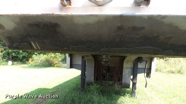 image for item DE7979 2004 Reitnouer 50T drop deck trailer