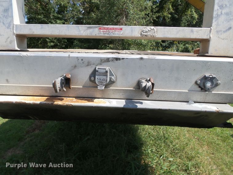 image for item DE7979 2004 Reitnouer 50T drop deck trailer