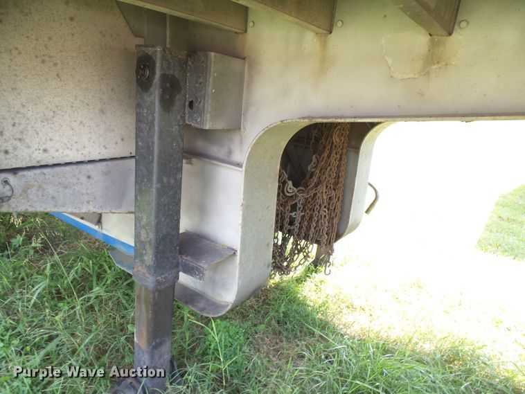 image for item DE7979 2004 Reitnouer 50T drop deck trailer