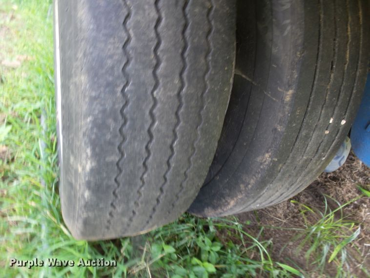 image for item DE7979 2004 Reitnouer 50T drop deck trailer