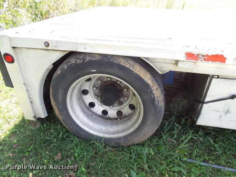 image for item DE7979 2004 Reitnouer 50T drop deck trailer