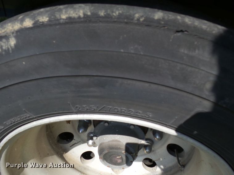 image for item DE7979 2004 Reitnouer 50T drop deck trailer