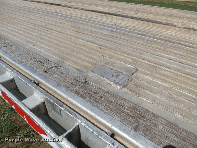 image for item DE7979 2004 Reitnouer 50T drop deck trailer