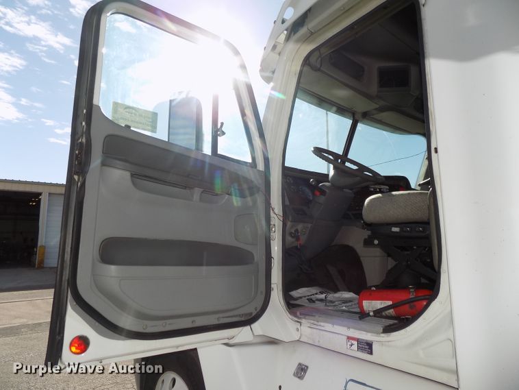 image for item DG2452 2002 Freightliner Century Class CST120 truck tractor