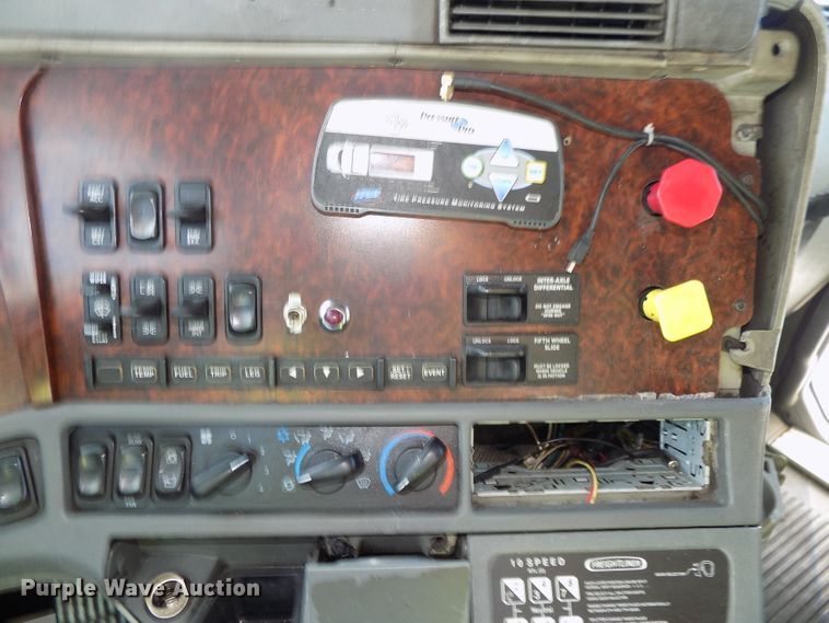 image for item DG2452 2002 Freightliner Century Class CST120 truck tractor