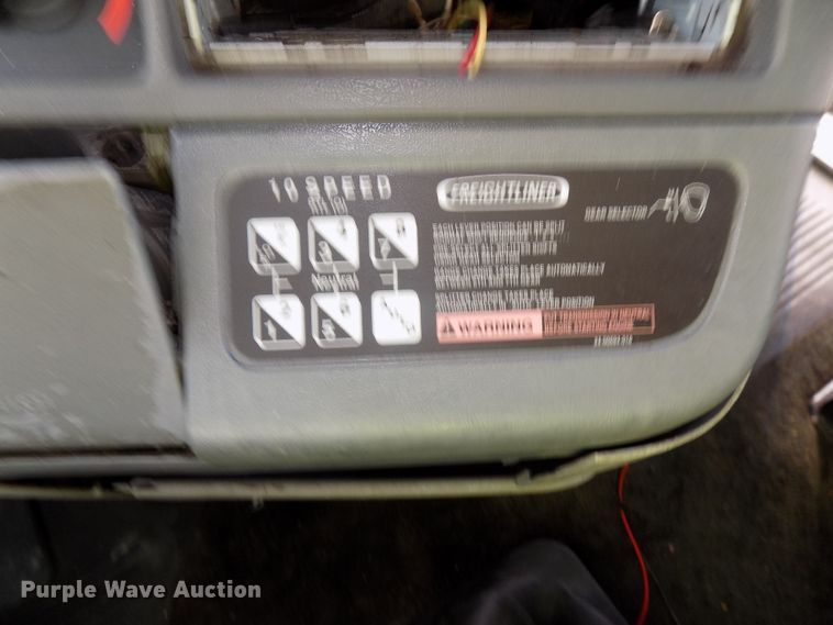 image for item DG2452 2002 Freightliner Century Class CST120 truck tractor