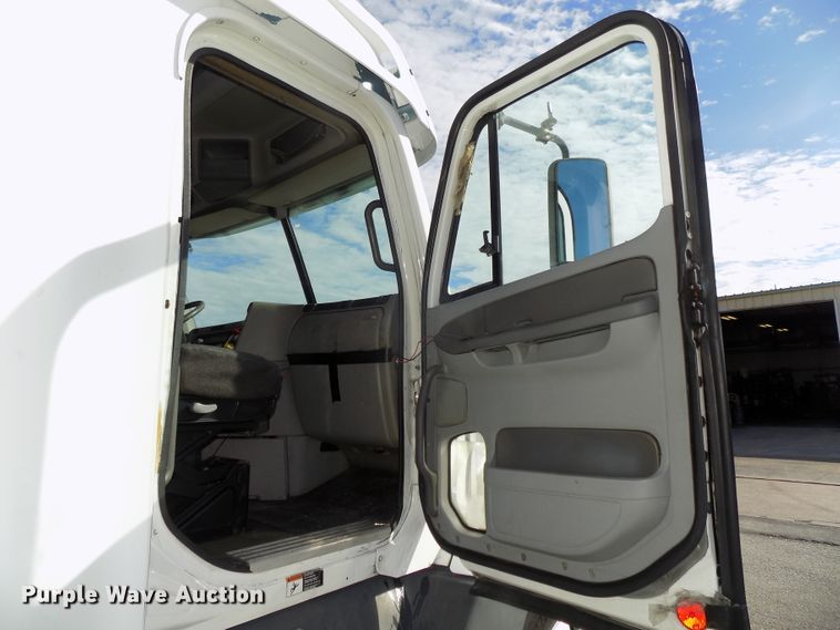 image for item DG2452 2002 Freightliner Century Class CST120 truck tractor