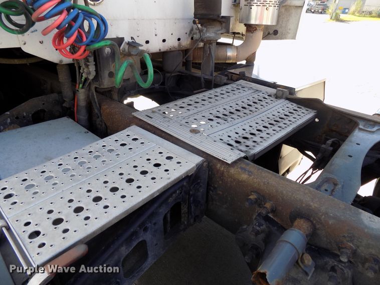 image for item DG2452 2002 Freightliner Century Class CST120 truck tractor