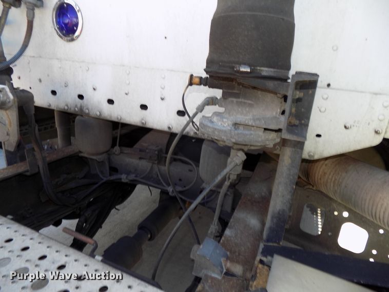 image for item DG2452 2002 Freightliner Century Class CST120 truck tractor