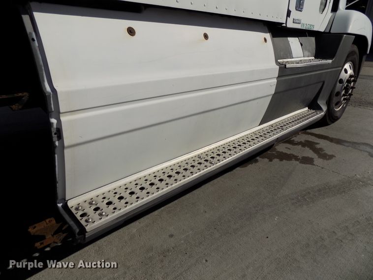 image for item DG2452 2002 Freightliner Century Class CST120 truck tractor