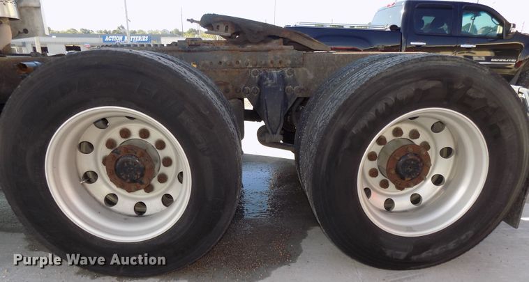 image for item DG2452 2002 Freightliner Century Class CST120 truck tractor