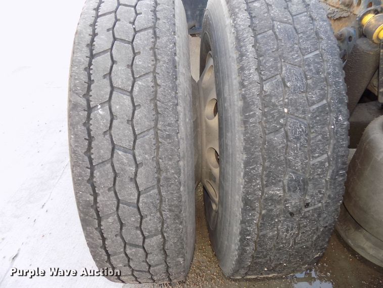 image for item DG2452 2002 Freightliner Century Class CST120 truck tractor