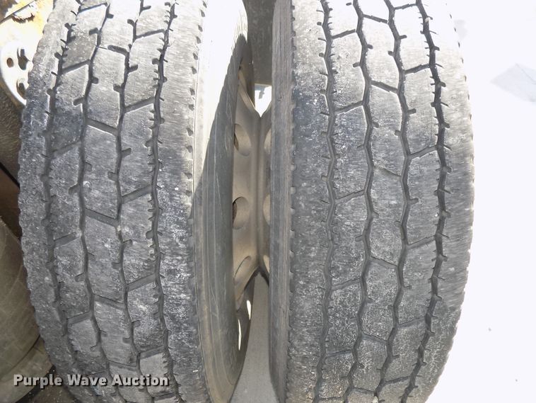 image for item DG2452 2002 Freightliner Century Class CST120 truck tractor