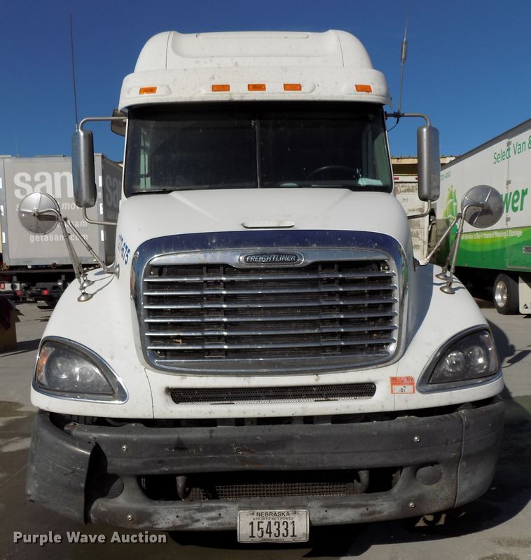 image for item DG2453 2007 Freightliner Columbia semi truck
