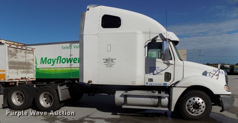 image for item DG2453 2007 Freightliner Columbia semi truck