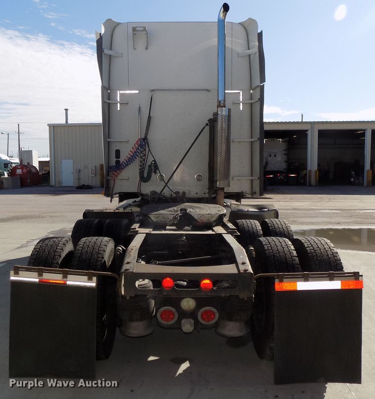 image for item DG2453 2007 Freightliner Columbia semi truck