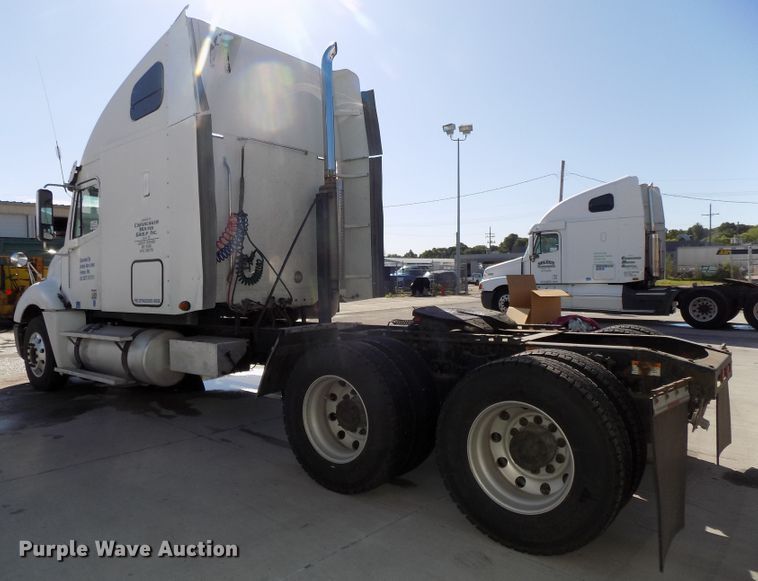 image for item DG2453 2007 Freightliner Columbia semi truck