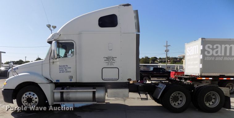 image for item DG2453 2007 Freightliner Columbia semi truck