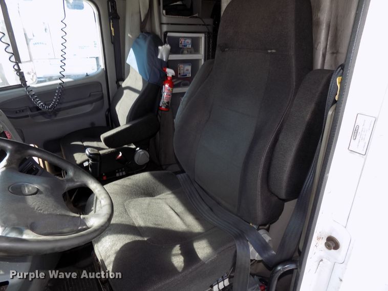 image for item DG2453 2007 Freightliner Columbia semi truck