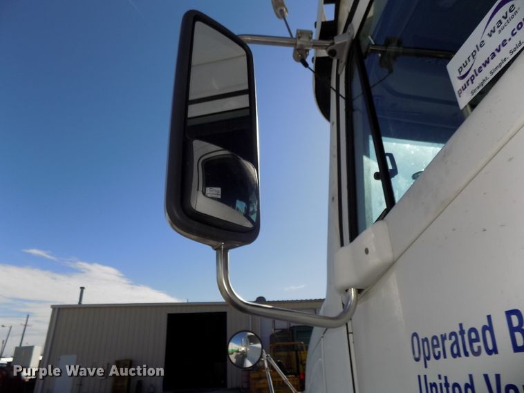 image for item DG2453 2007 Freightliner Columbia semi truck