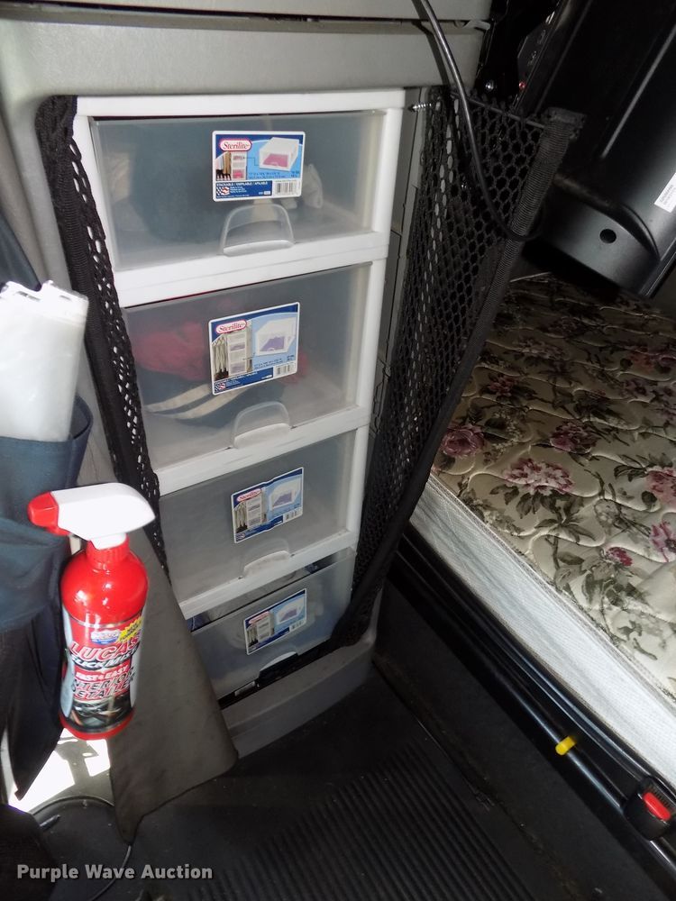 image for item DG2453 2007 Freightliner Columbia semi truck