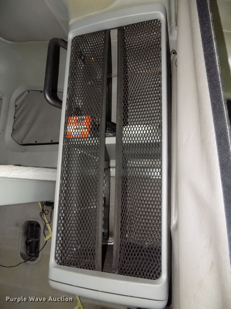 image for item DG2453 2007 Freightliner Columbia semi truck