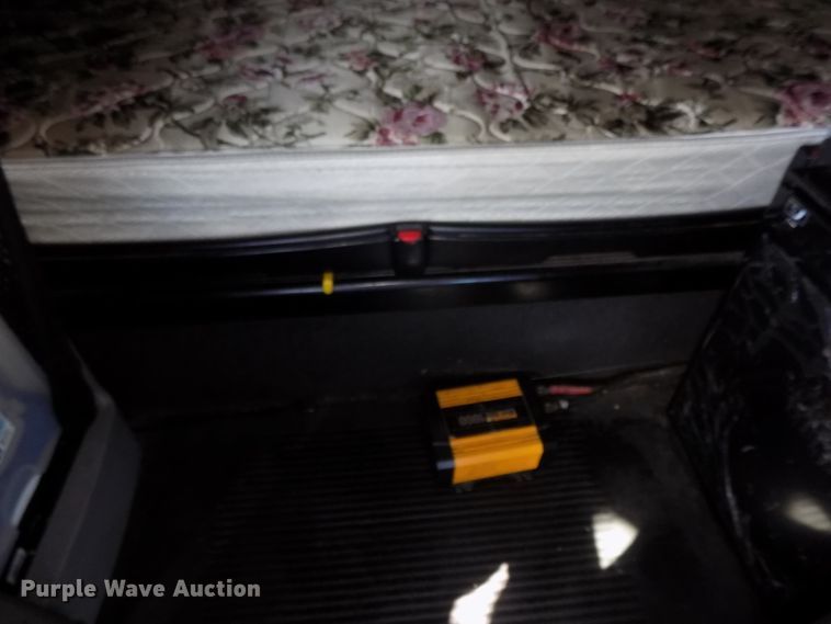 image for item DG2453 2007 Freightliner Columbia semi truck