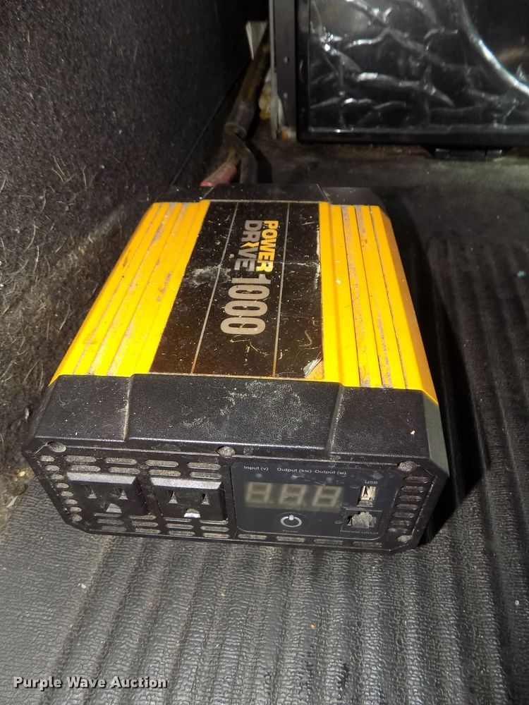 image for item DG2453 2007 Freightliner Columbia semi truck