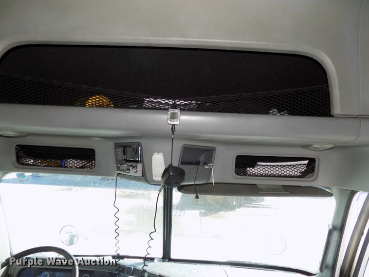 image for item DG2453 2007 Freightliner Columbia semi truck