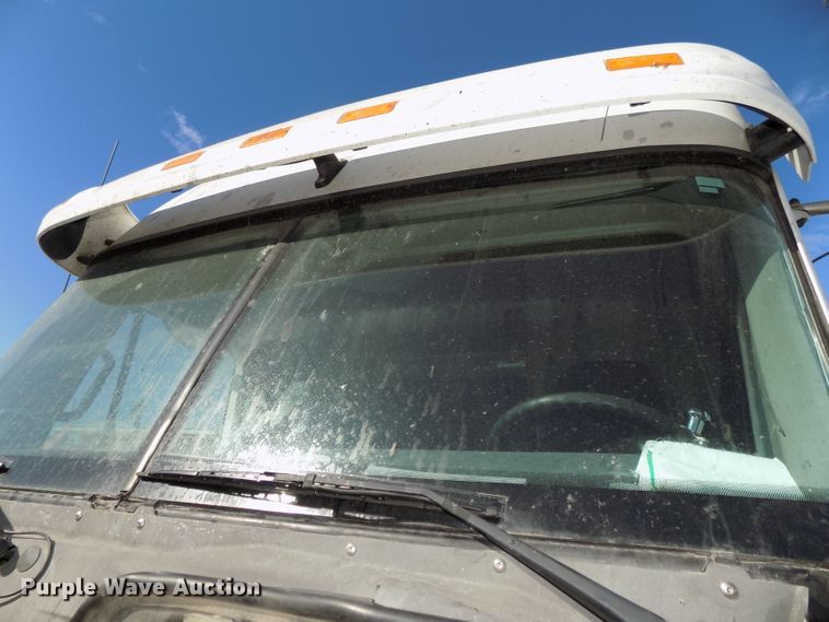 image for item DG2453 2007 Freightliner Columbia semi truck