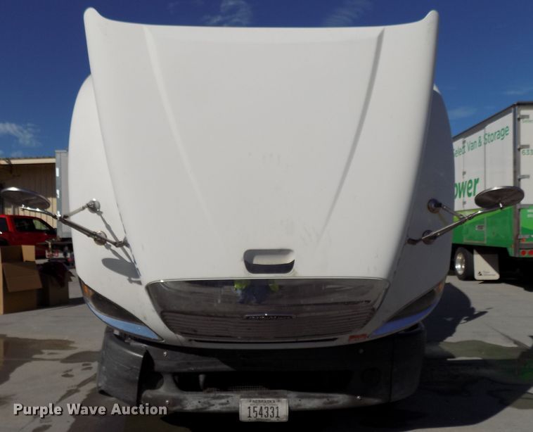 image for item DG2453 2007 Freightliner Columbia semi truck