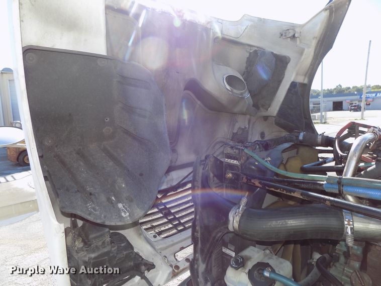 image for item DG2453 2007 Freightliner Columbia semi truck