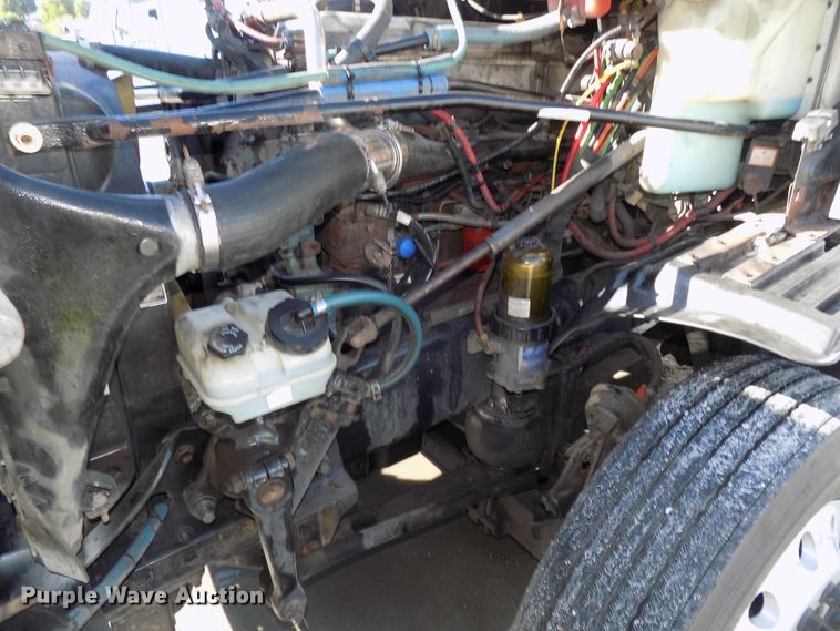 image for item DG2453 2007 Freightliner Columbia semi truck